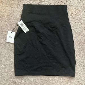 NWT ARITZIA TNA ATMOSPHERE SKIRT XXS